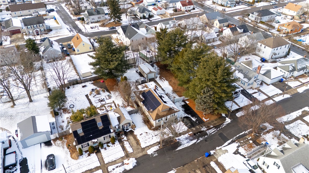 33 Woodhaven Road Pawtucket, RI 02861 - Photo 8 of 28 Gallery Image 8