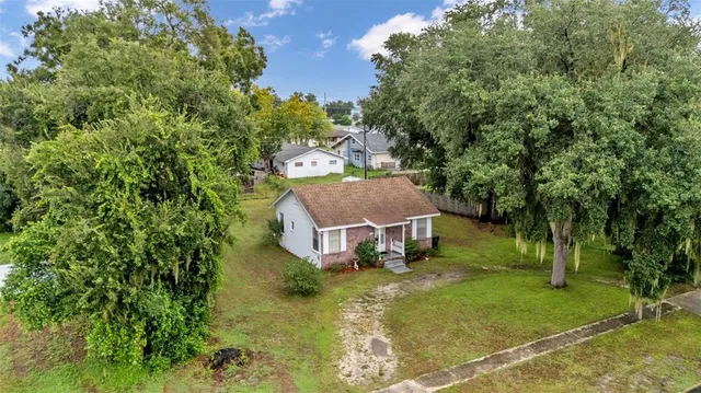a view of house with a yard