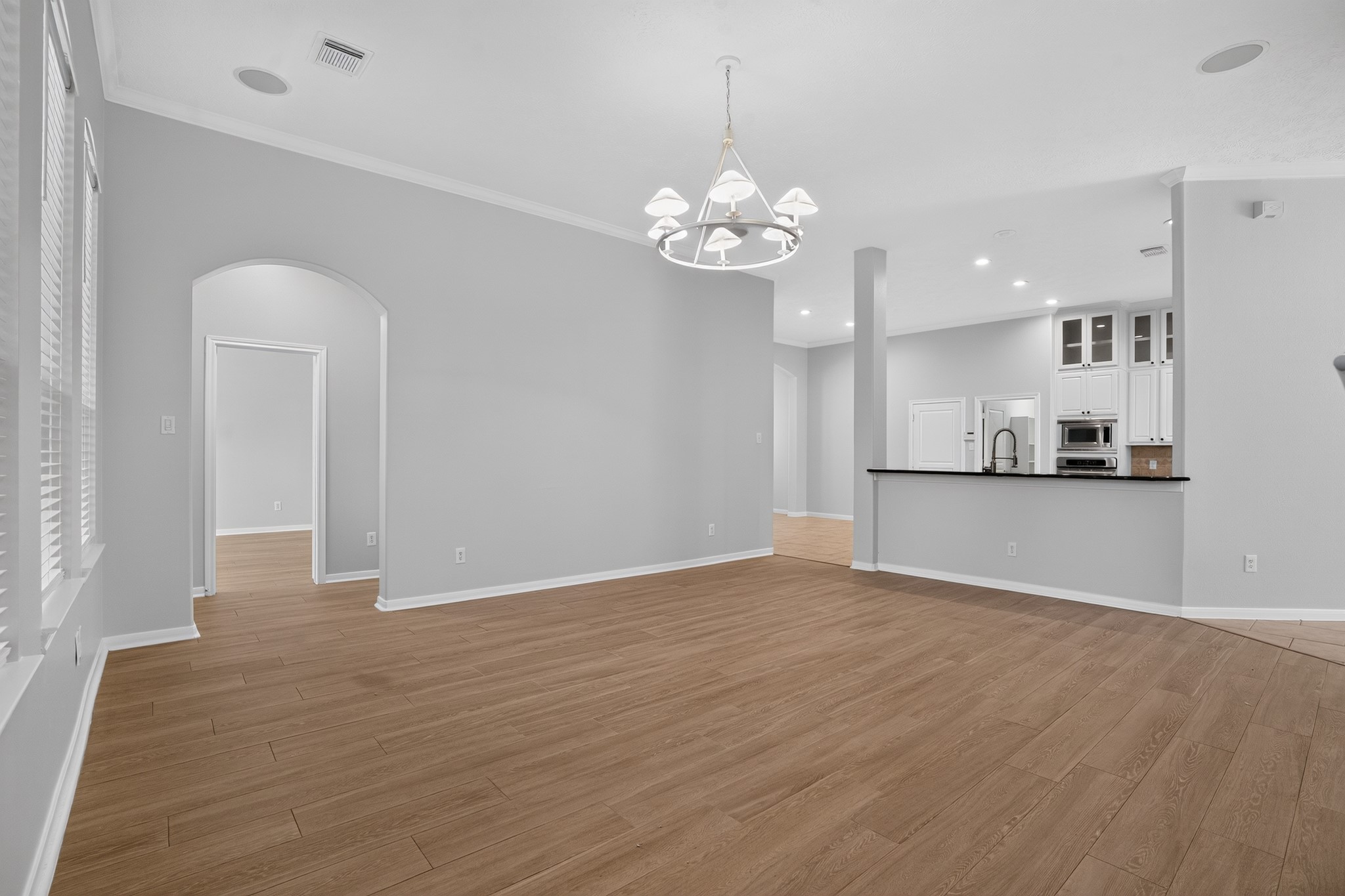 62 South Bardsbrook Circle Spring, TX 77382 - Photo 5 of 23 Gallery Image 5