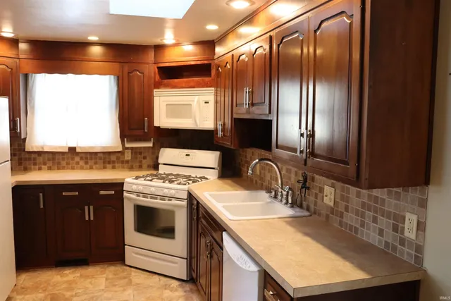 $174,900 | 408 Sunset Boulevard, Goshen, IN 46526