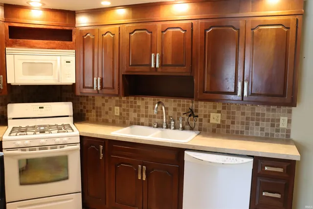 $174,900 | 408 Sunset Boulevard, Goshen, IN 46526