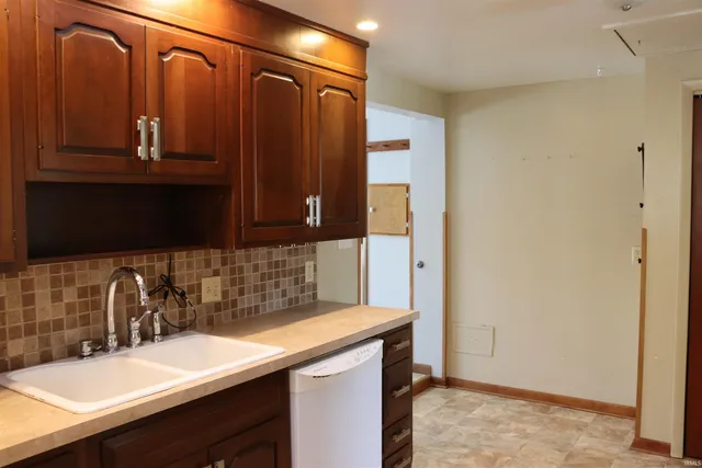 $174,900 | 408 Sunset Boulevard, Goshen, IN 46526