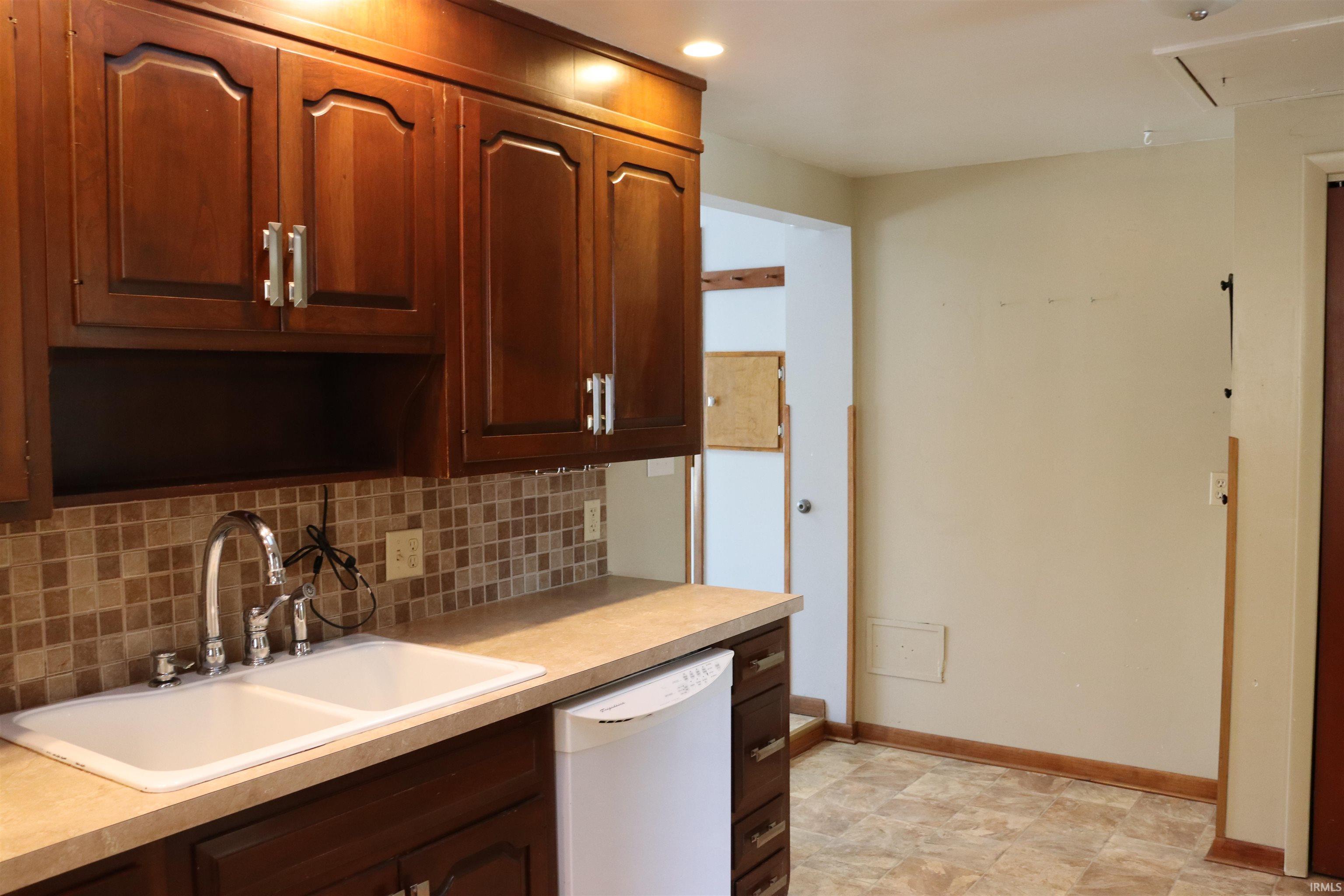 408 Sunset Boulevard Goshen, IN 46526 - Photo 9 of 35