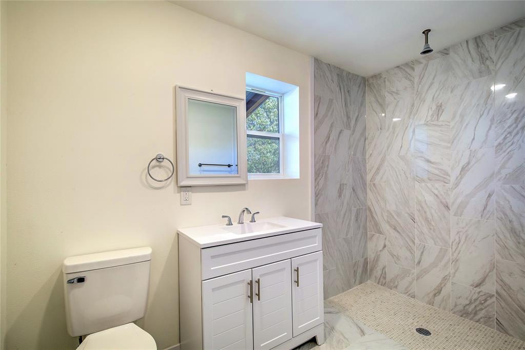 520 North 1st Street Point, TX 75472 - Photo 18 of 34 a bathroom with a sink toilet vanity and tub