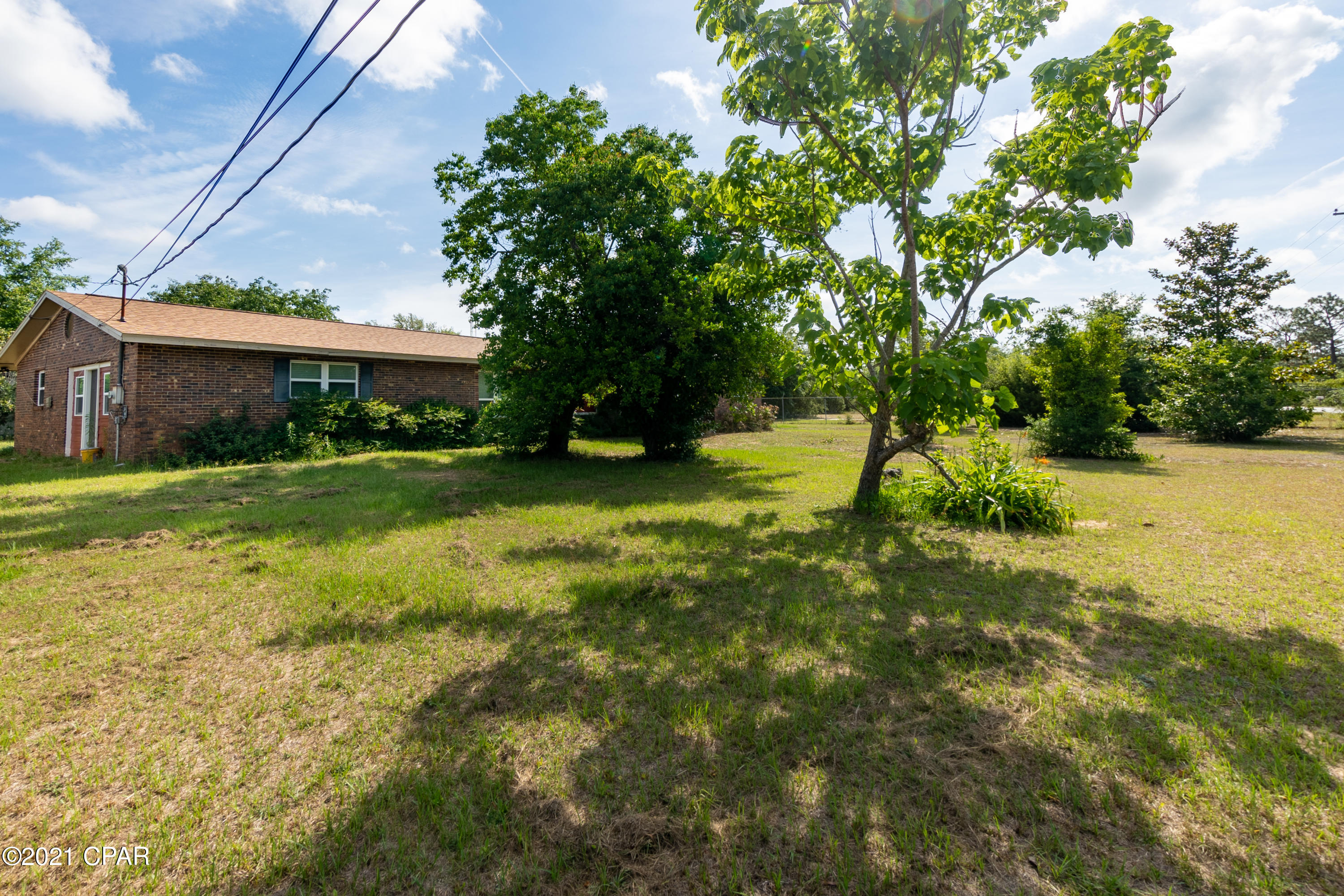 1023 Spikes Road Southport, FL 32409 - Photo 3 of 32