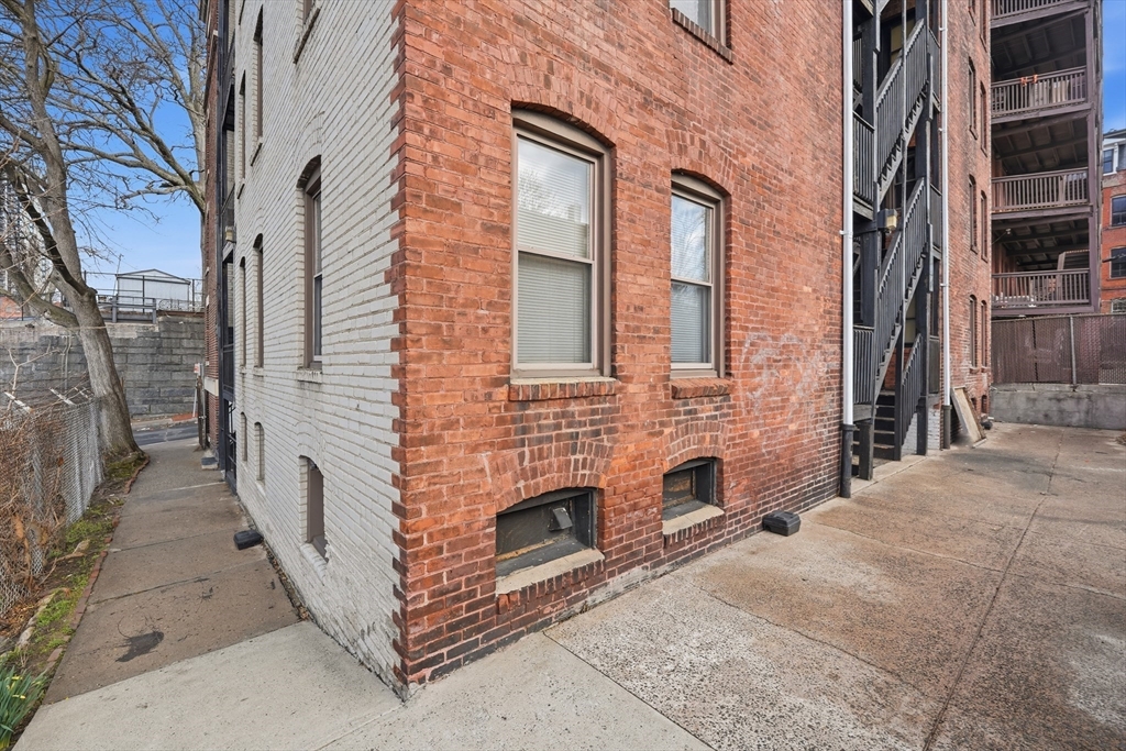 91 East Park Street Springfield, MA 01105 - Photo 3 of 12