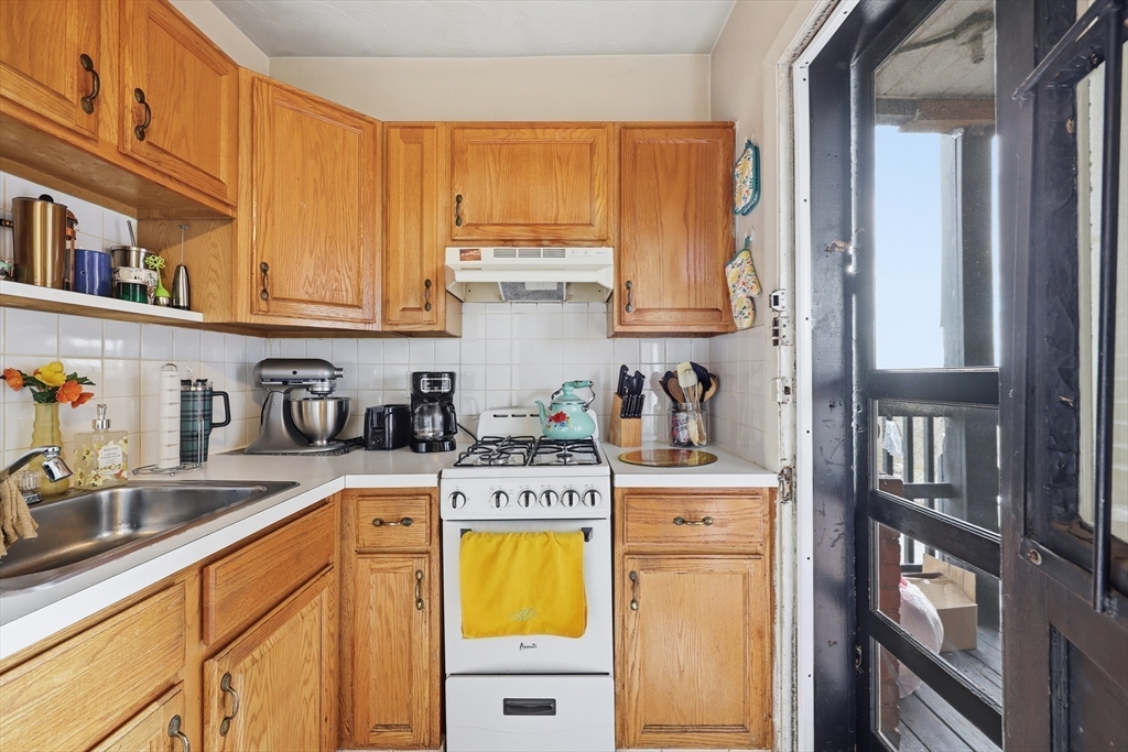 91 East Park Street Springfield, MA 01105 - Photo 9 of 12