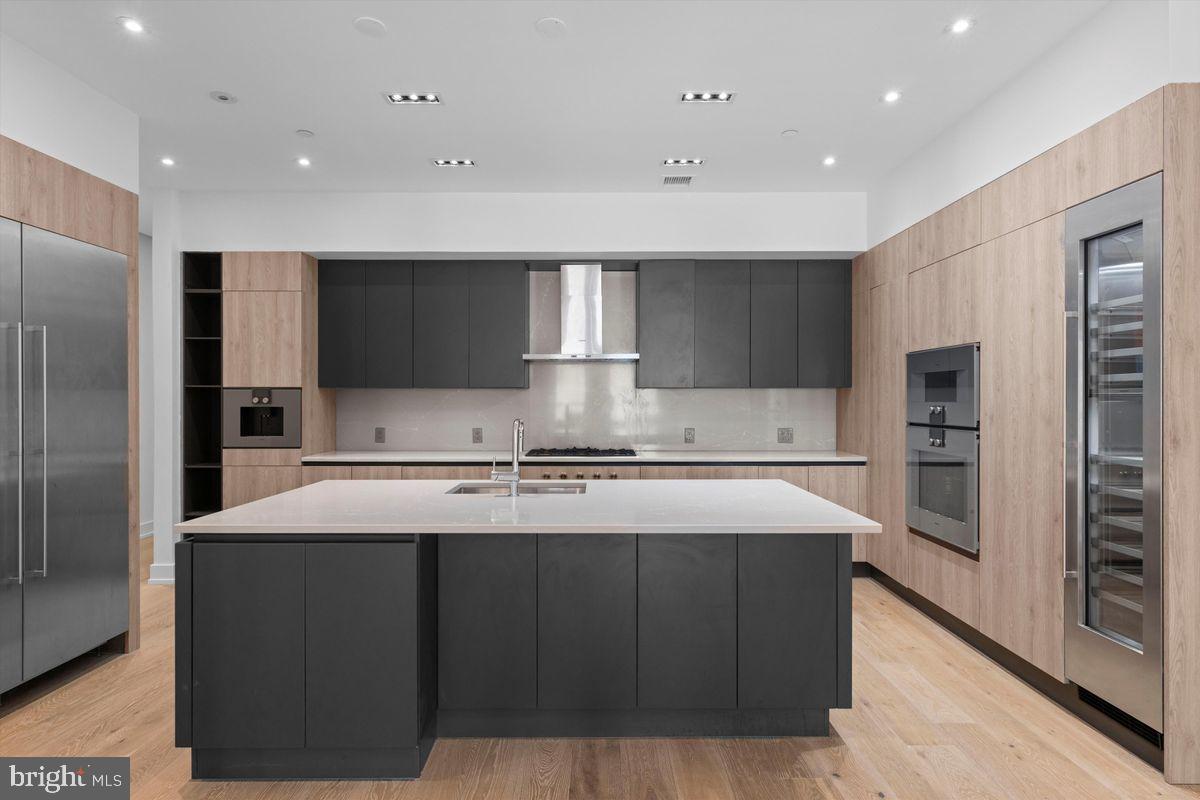 724 Chestnut Street, Unit 201 Philadelphia, PA 19106 - Photo 1 of 35