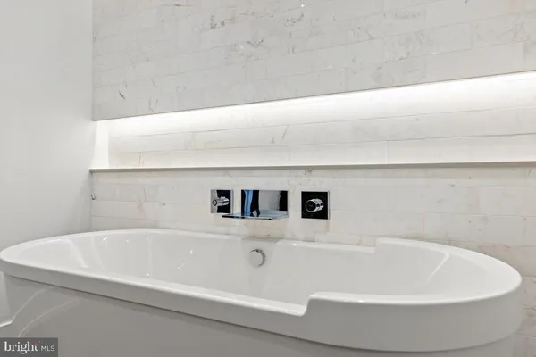 $6,300 | 724 Chestnut Street, Unit 201, Philadelphia, PA 19106