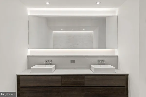 $6,300 | 724 Chestnut Street, Unit 201, Philadelphia, PA 19106