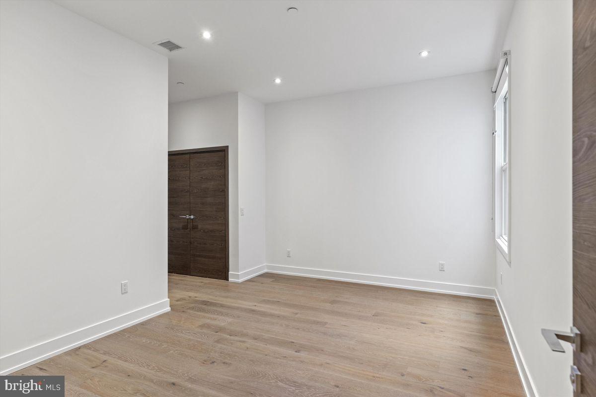 724 Chestnut Street, Unit 201 Philadelphia, PA 19106 - Photo 23 of 35