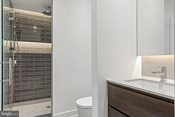 $6,300 | 724 Chestnut Street, Unit 201, Philadelphia, PA 19106