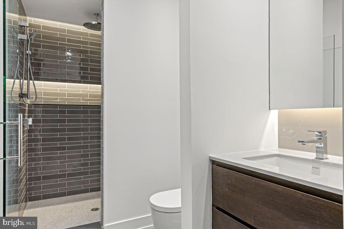 724 Chestnut Street, Unit 201 Philadelphia, PA 19106 - Photo 24 of 35