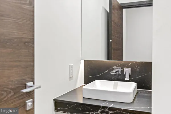 $6,300 | 724 Chestnut Street, Unit 201, Philadelphia, PA 19106