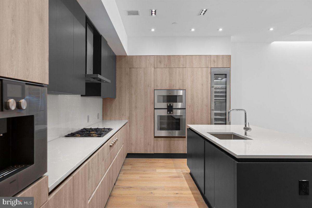 724 Chestnut Street, Unit 201 Philadelphia, PA 19106 - Photo 3 of 35
