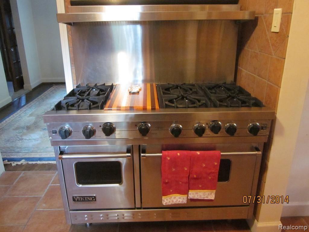 14401 Inkster Road Livonia, MI 48154 - Photo 14 of 53 Viking stove.jpg