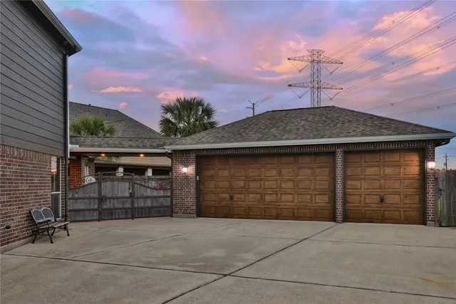 $599,000 | 2205 Lisa Lane, Deer Park, TX 77536