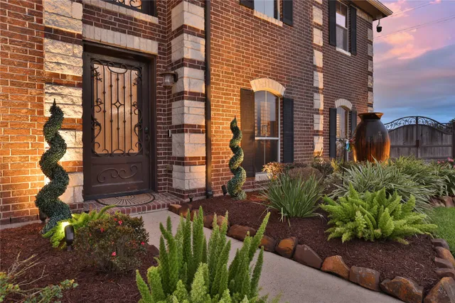 $599,000 | 2205 Lisa Lane, Deer Park, TX 77536