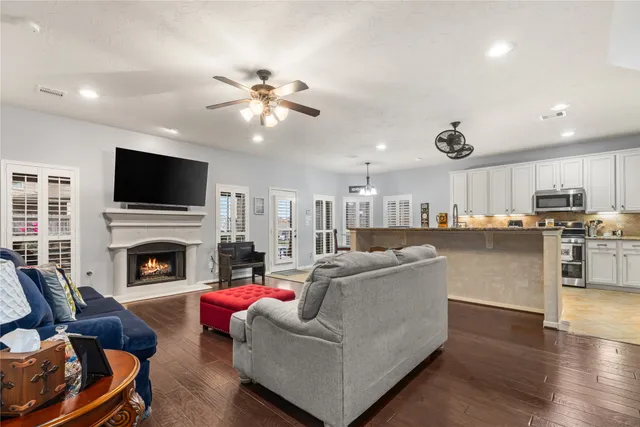 $599,000 | 2205 Lisa Lane, Deer Park, TX 77536