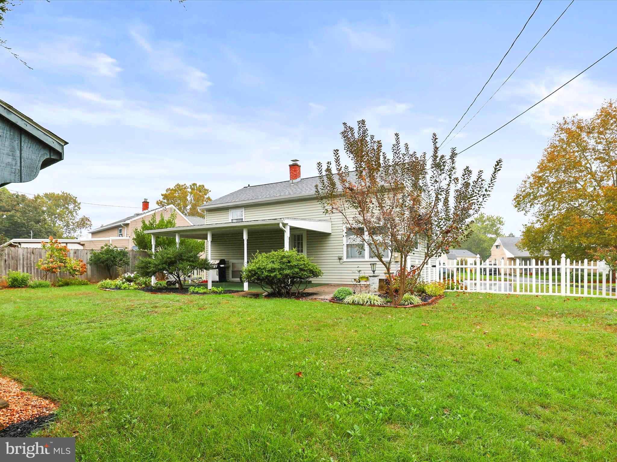 1316 Livingstone Road York, PA 17404 - Photo 11 of 33 a front view of house with yard and green space