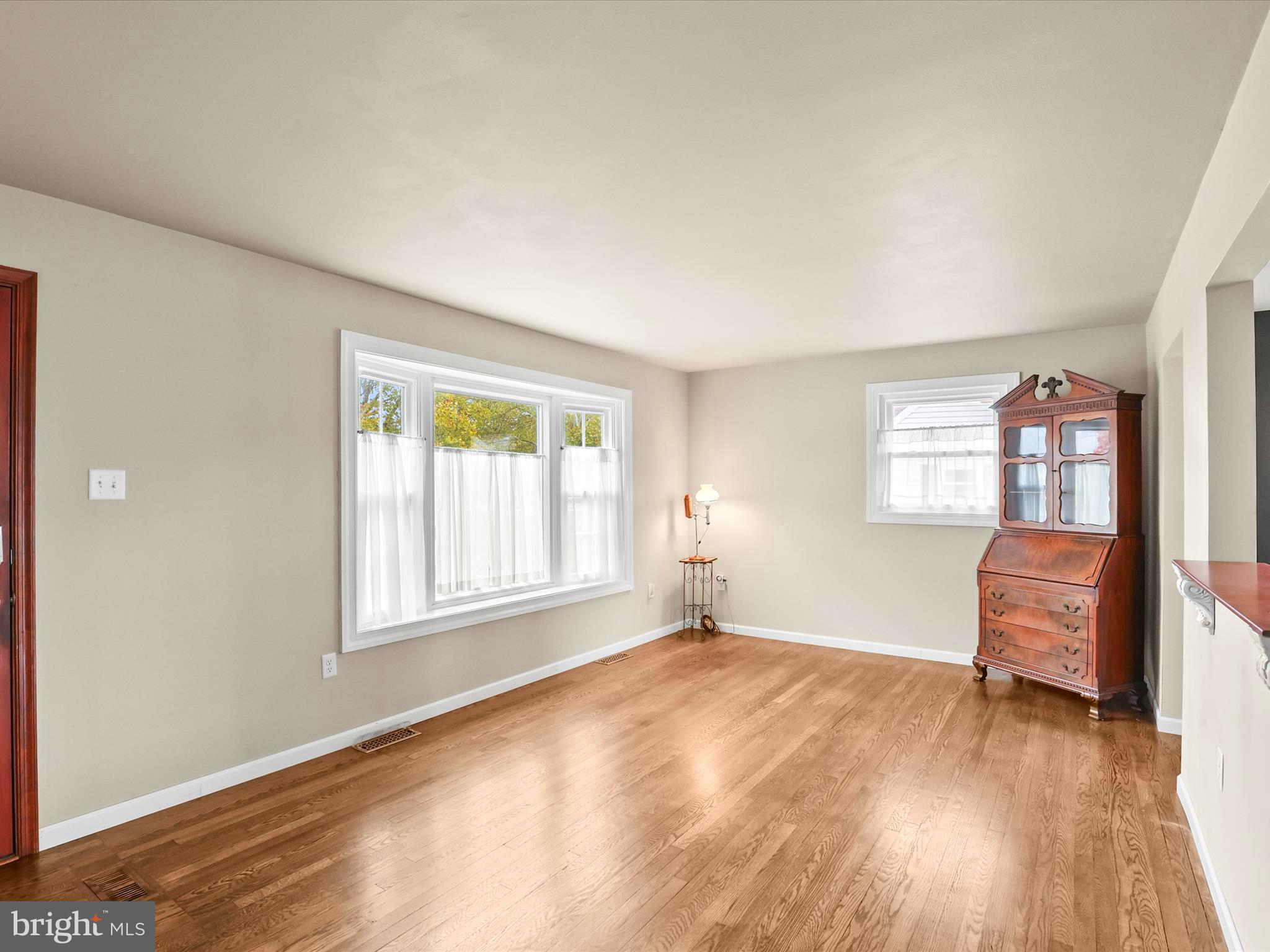 1316 Livingstone Road York, PA 17404 - Photo 13 of 33 an empty room with windows