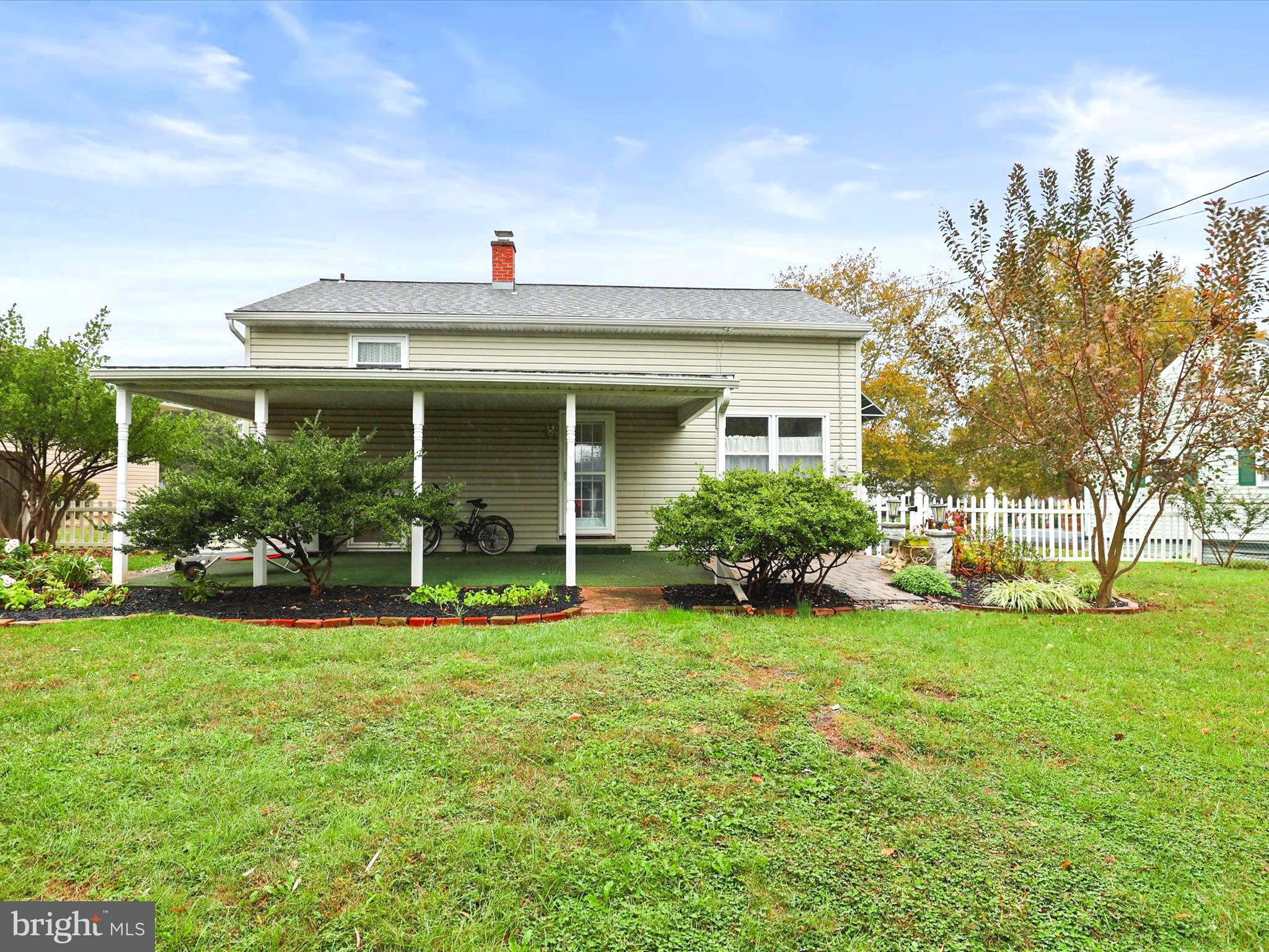 1316 Livingstone Road York, PA 17404 - Photo 10 of 33 front view of a house with a yard