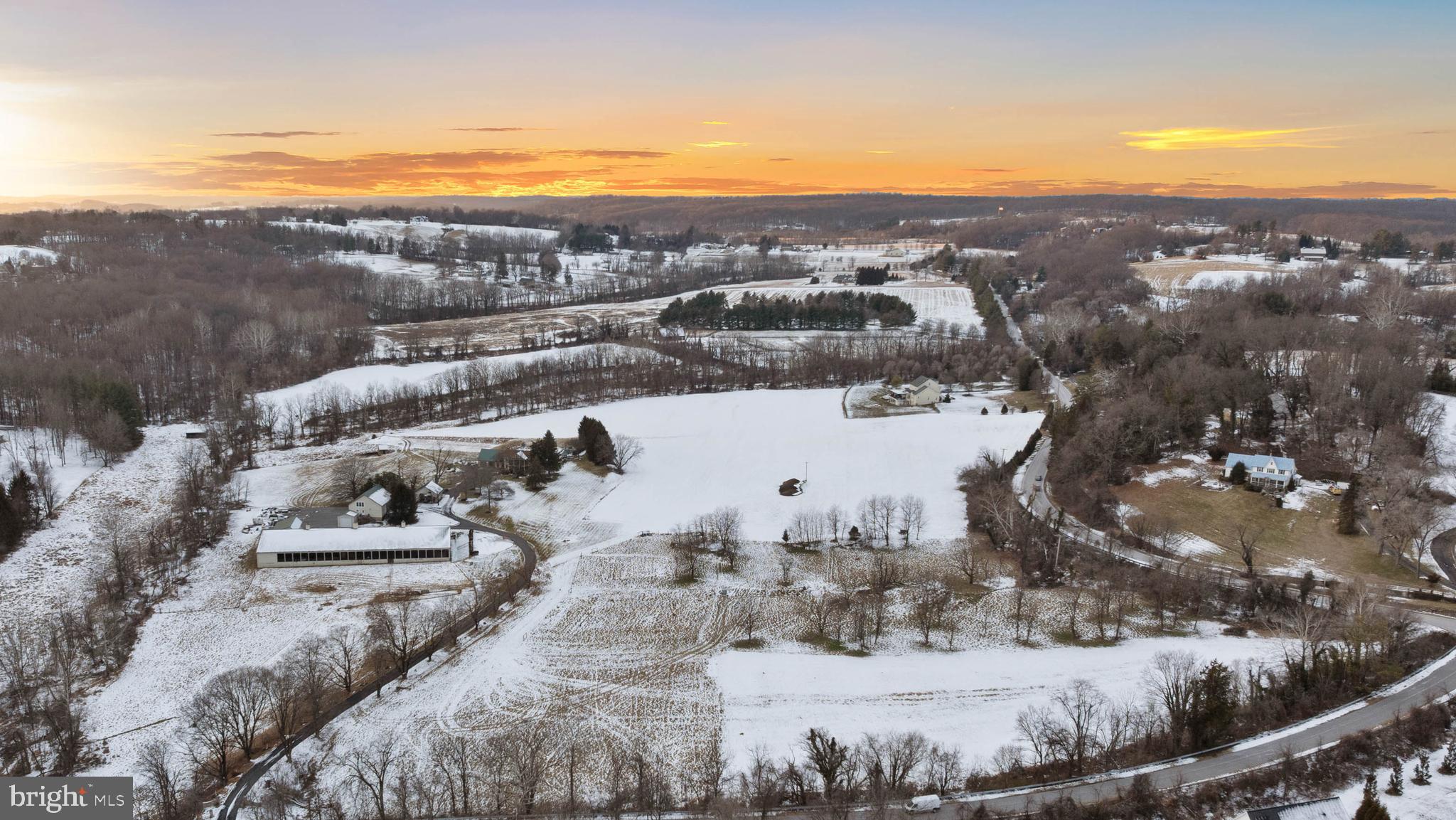 a view of a terrace with skyline and mountain view