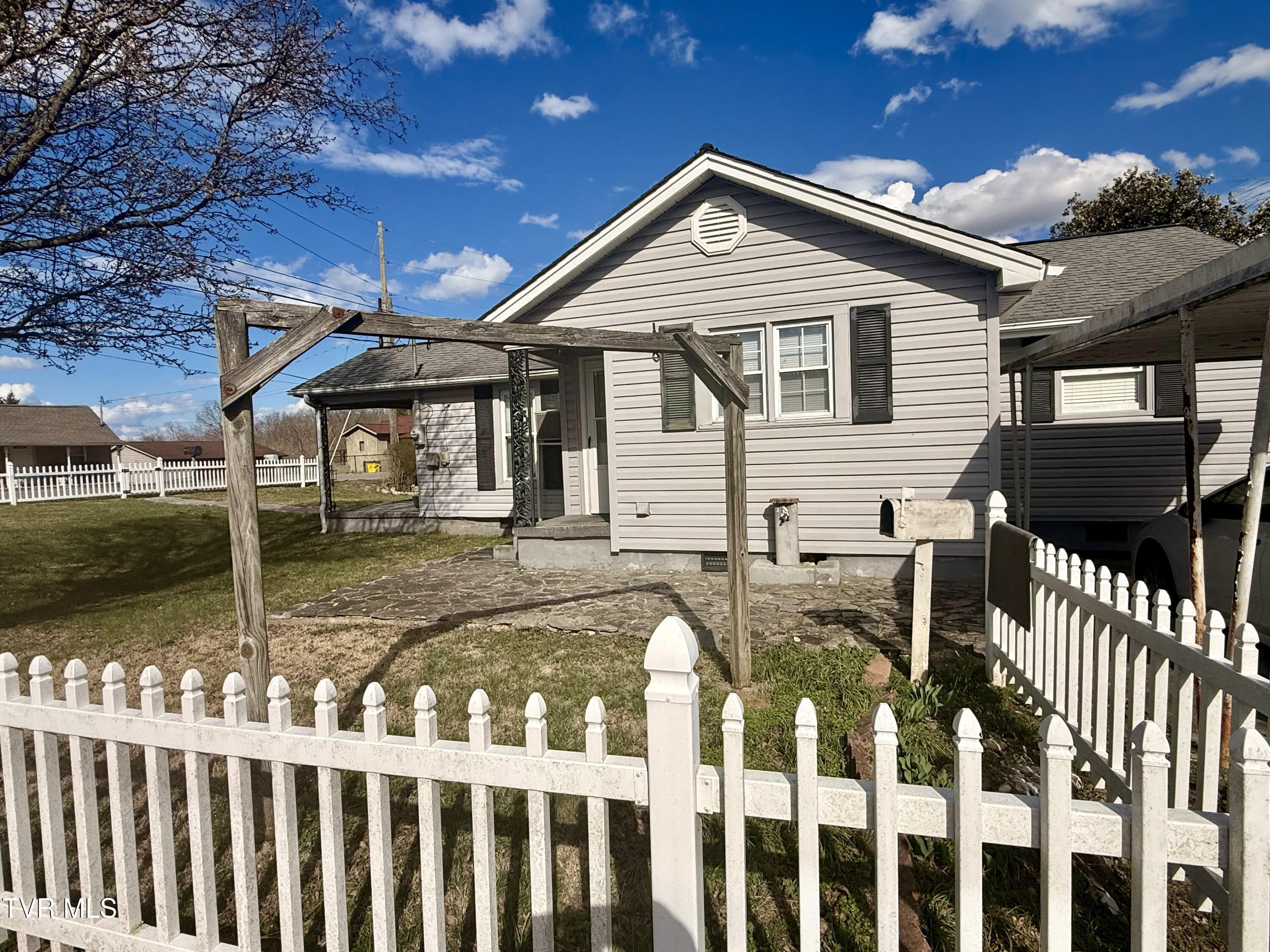 5821 Orebank Road Kingsport, TN 37664 - Photo 3 of 18 IMG_3385