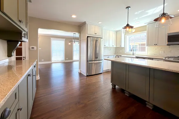 $749,900 | 16 South Hi Lusi Avenue, Mount Prospect, IL 60056