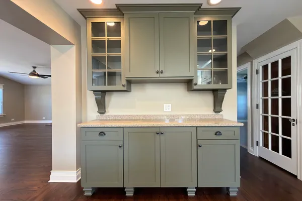 $749,900 | 16 South Hi Lusi Avenue, Mount Prospect, IL 60056