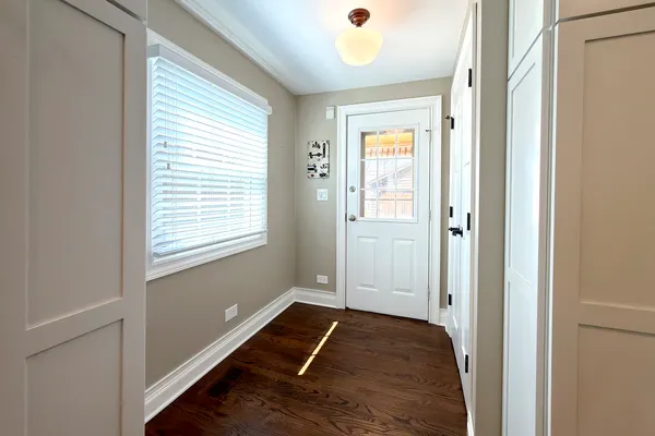 $749,900 | 16 South Hi Lusi Avenue, Mount Prospect, IL 60056