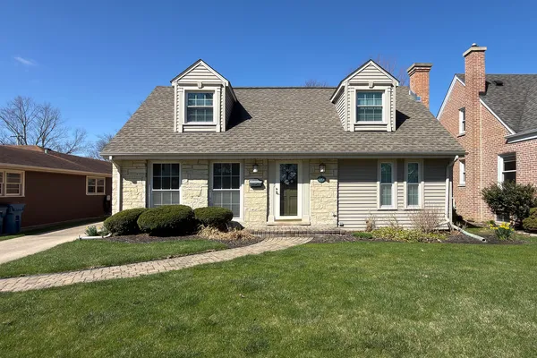 $749,900 | 16 South Hi Lusi Avenue, Mount Prospect, IL 60056
