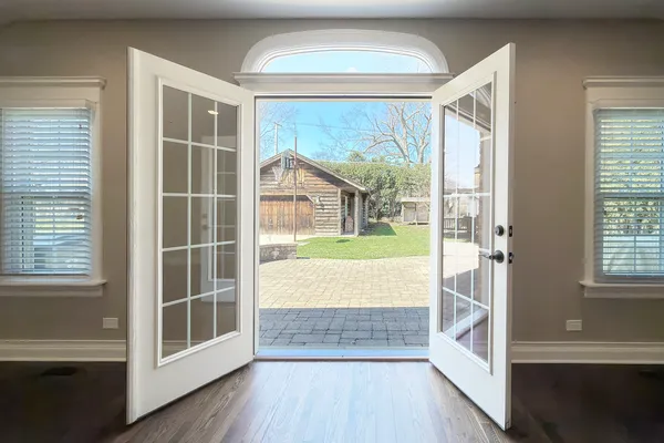 $749,900 | 16 South Hi Lusi Avenue, Mount Prospect, IL 60056