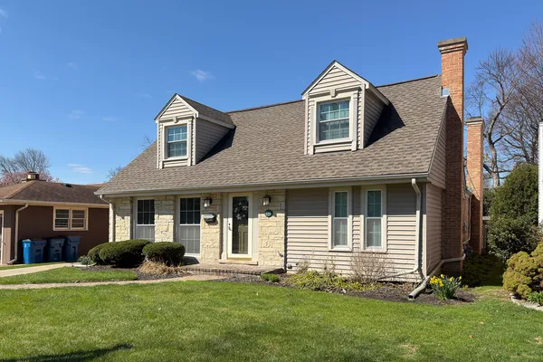 $749,900 | 16 South Hi Lusi Avenue, Mount Prospect, IL 60056