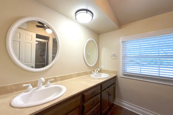 $749,900 | 16 South Hi Lusi Avenue, Mount Prospect, IL 60056