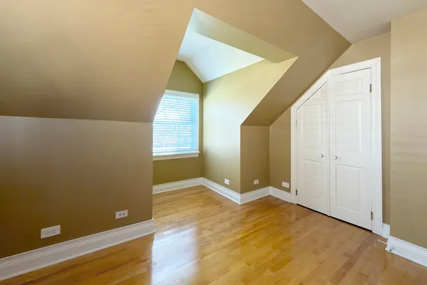 $749,900 | 16 South Hi Lusi Avenue, Mount Prospect, IL 60056