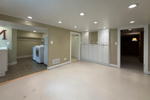 $749,900 | 16 South Hi Lusi Avenue, Mount Prospect, IL 60056
