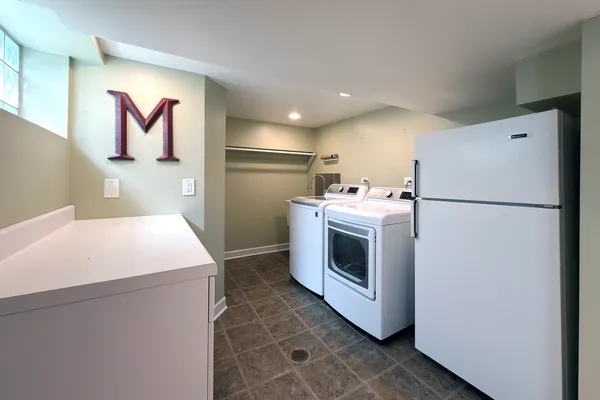 $749,900 | 16 South Hi Lusi Avenue, Mount Prospect, IL 60056