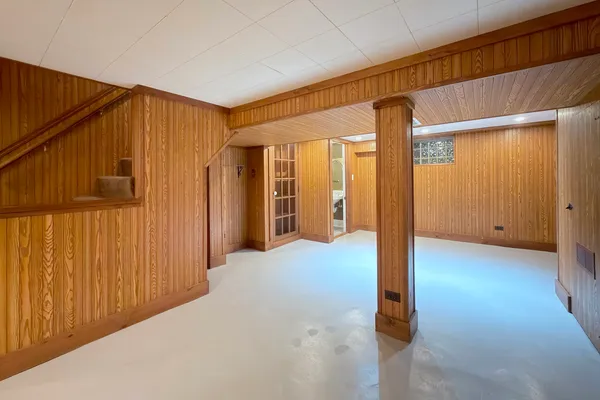 $749,900 | 16 South Hi Lusi Avenue, Mount Prospect, IL 60056