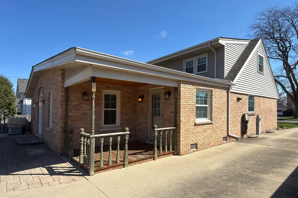 $749,900 | 16 South Hi Lusi Avenue, Mount Prospect, IL 60056
