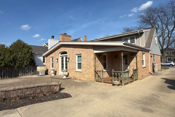 $749,900 | 16 South Hi Lusi Avenue, Mount Prospect, IL 60056