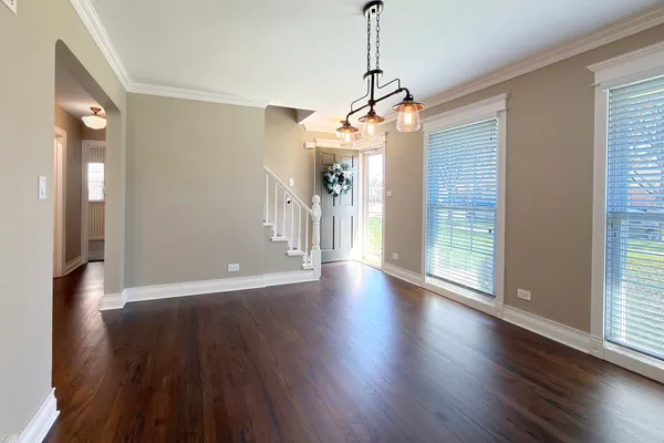 $749,900 | 16 South Hi Lusi Avenue, Mount Prospect, IL 60056