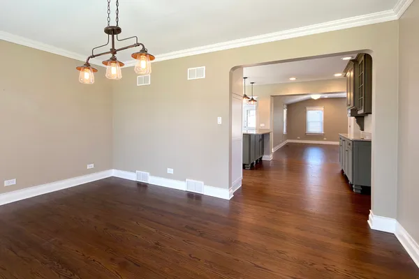 $749,900 | 16 South Hi Lusi Avenue, Mount Prospect, IL 60056