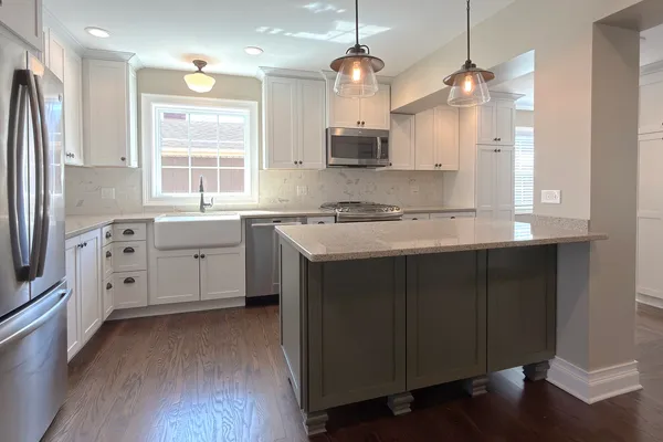 $749,900 | 16 South Hi Lusi Avenue, Mount Prospect, IL 60056
