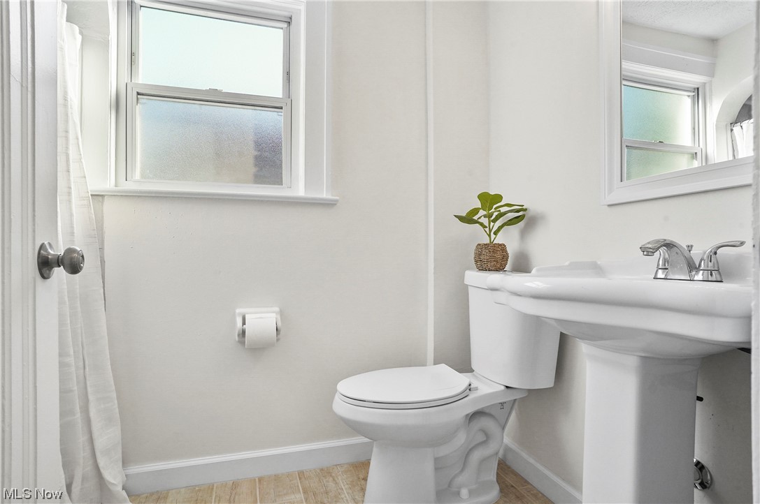 1089 Chalker Street Akron, OH 44310 - Photo 20 of 34 Upstairs full bath