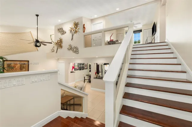 a view of entryway and kitchen