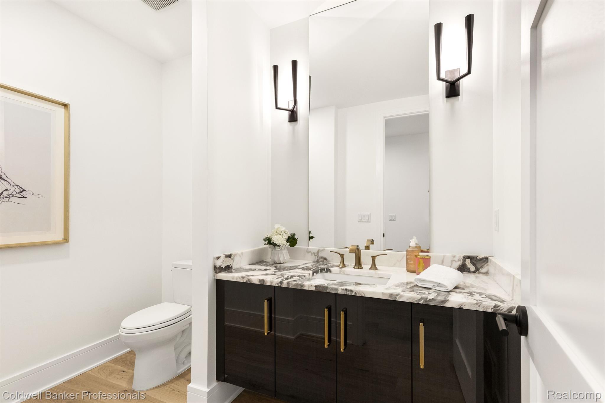 5280 Inkster Road West Bloomfield, MI 48323 - Photo 35 of 60 Powder Room