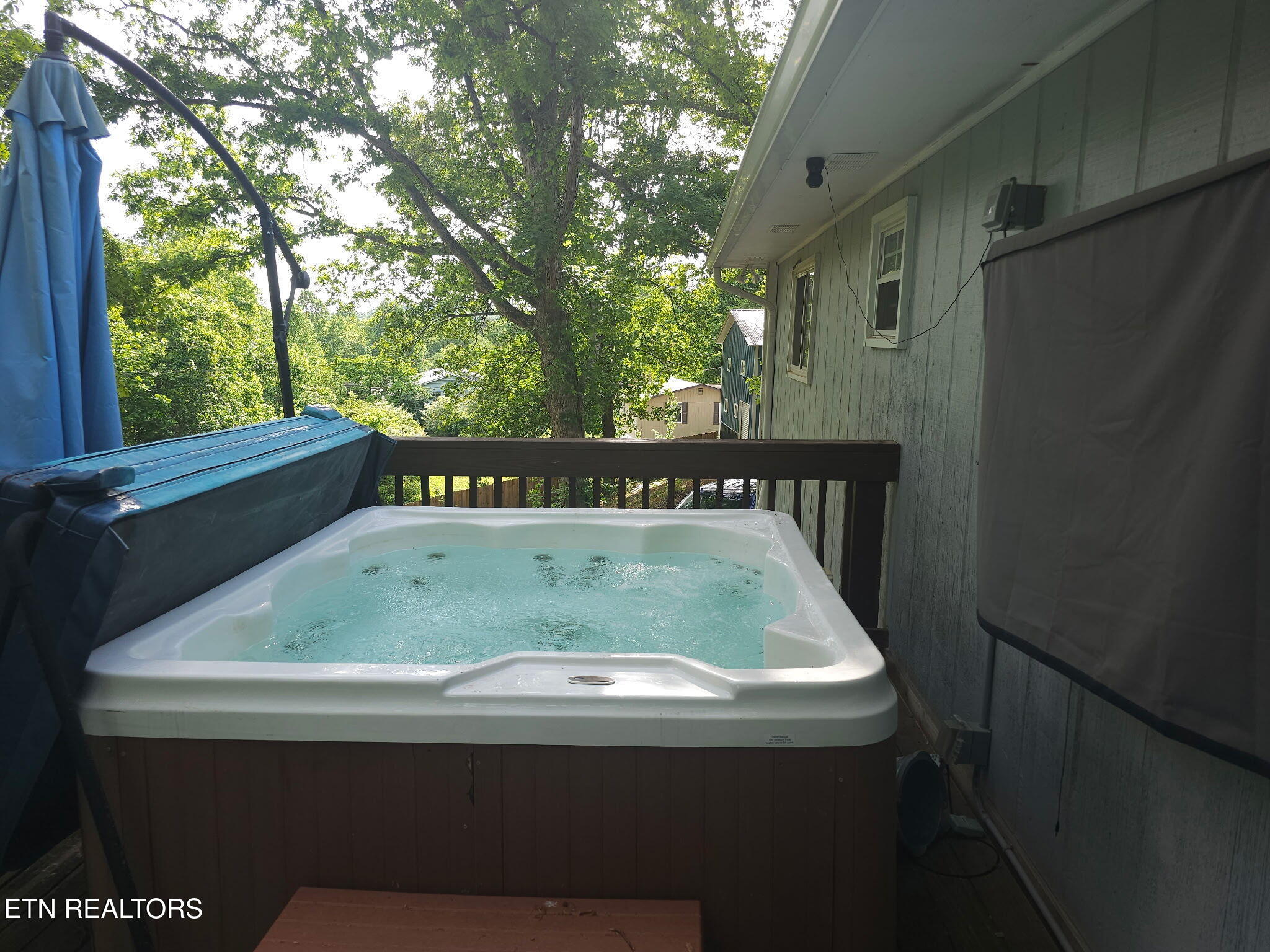 340 Blacks Ferry Road Knoxville, TN 37931 - Photo 32 of 42 340 hot tub