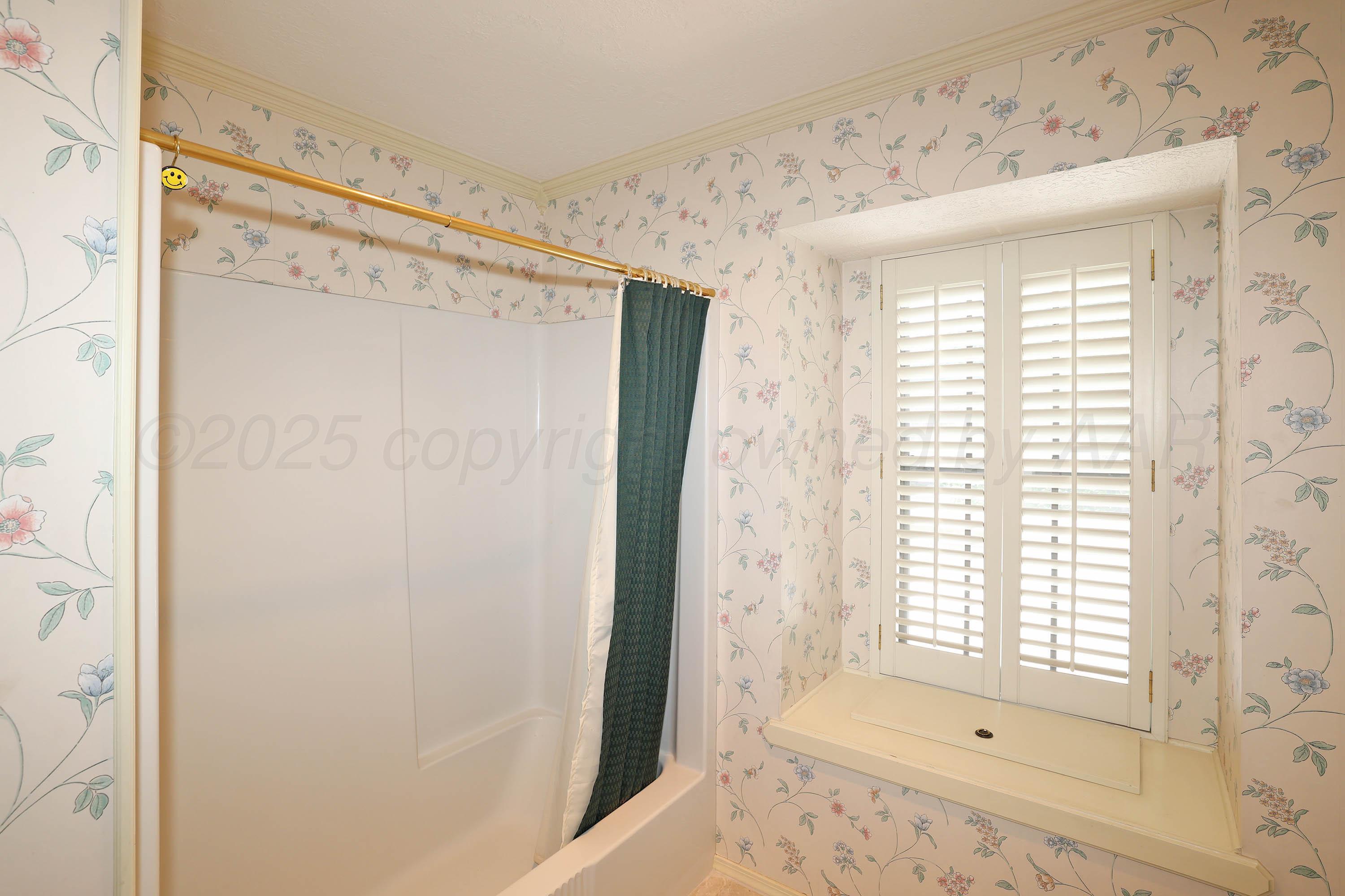 1615 South Bryan Street, Unit 19 Amarillo, TX 79102 - Photo 47 of 53 a bathroom with a shower and a bath tub