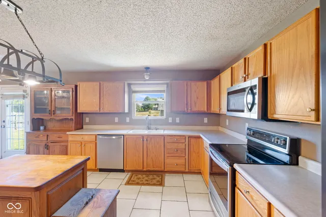 $325,000 | 785 Shoreline Court, Franklin, IN 46131